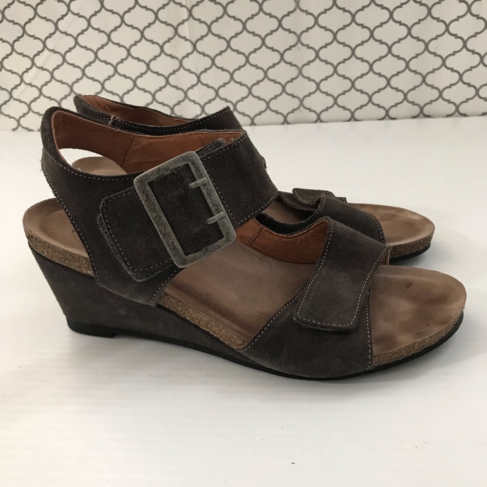Taos Women’s Suede Wedge Sandals in Dark Brown Size 8-8.5